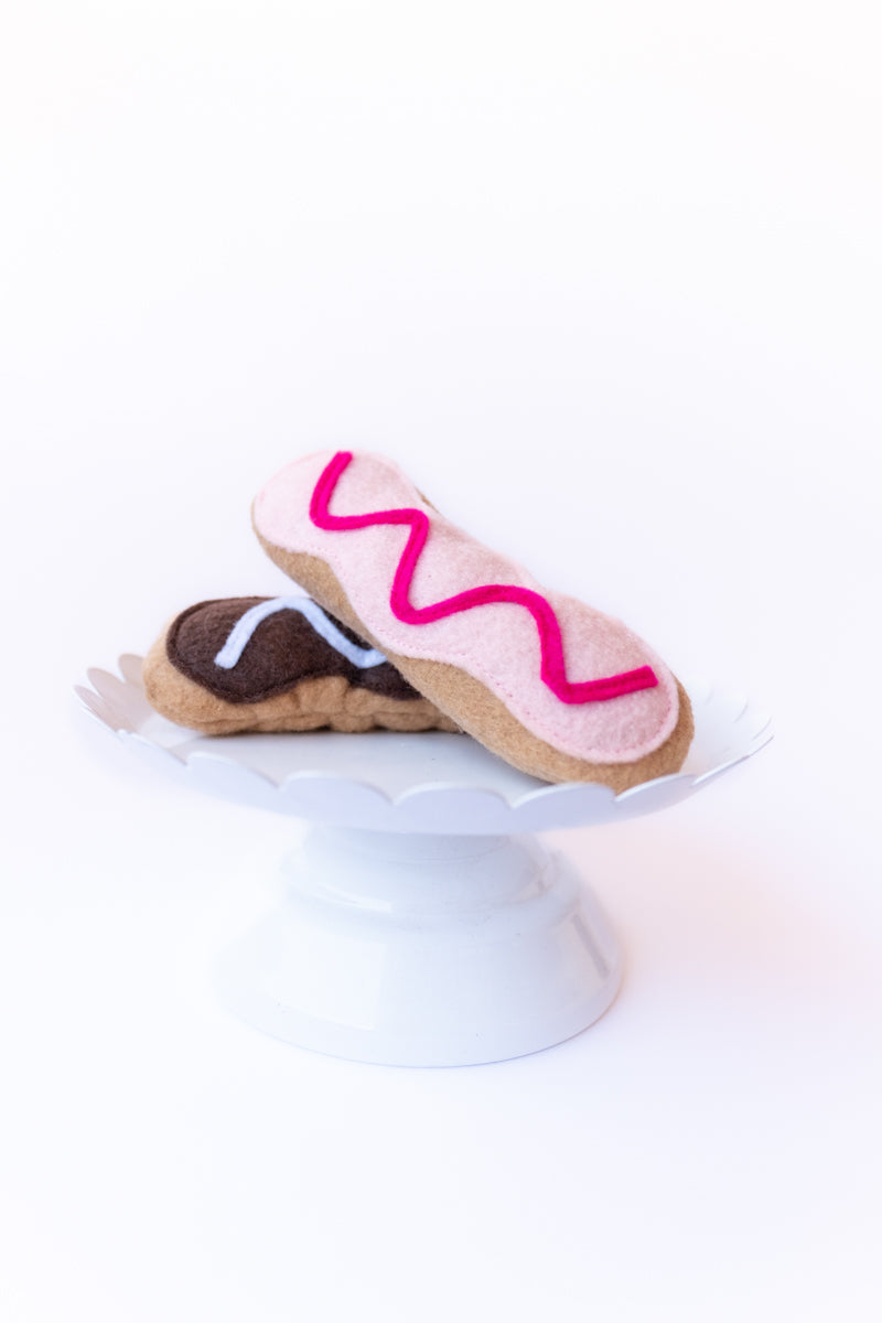 Éclair cat toy