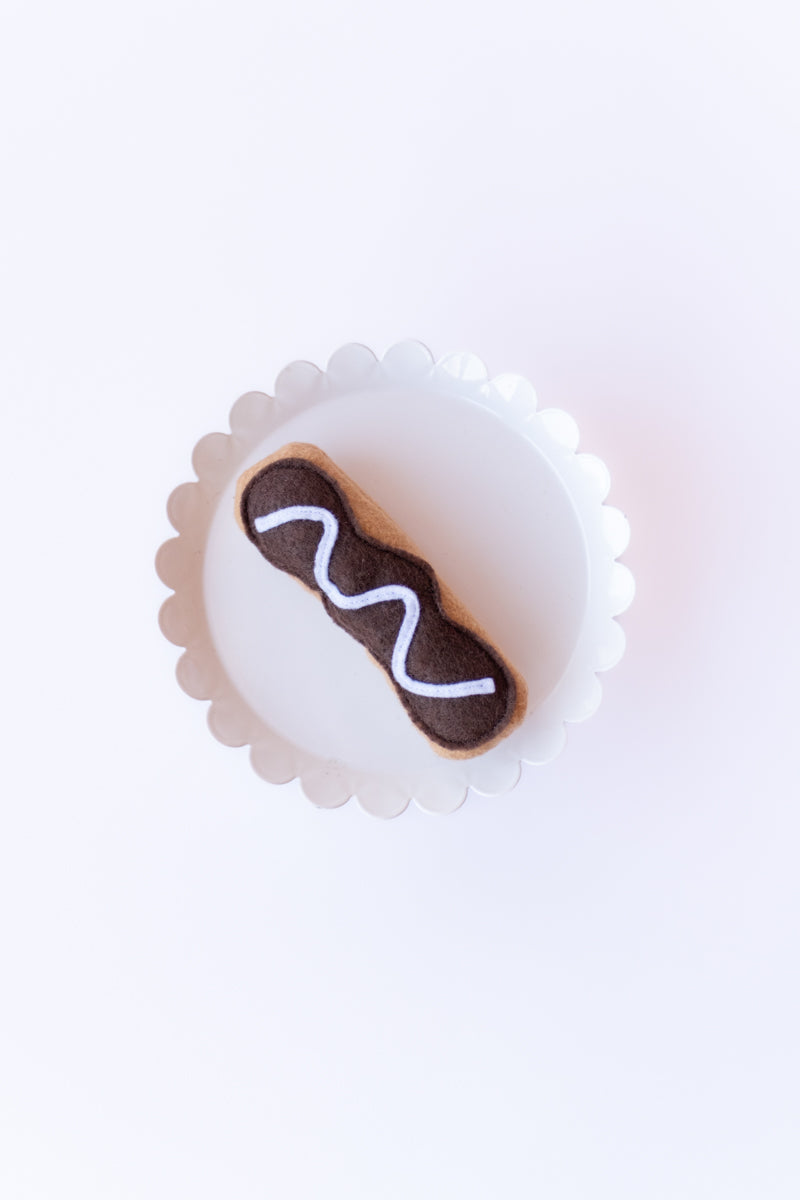 Éclair cat toy