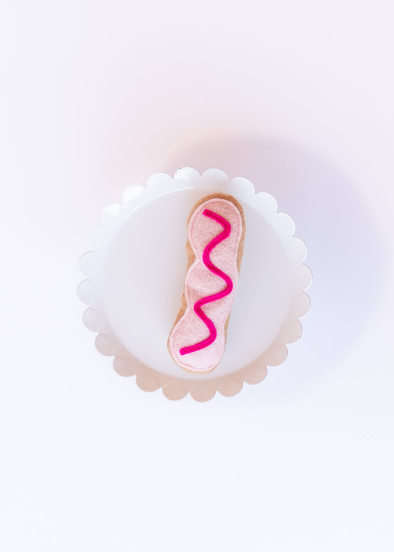 Éclair cat toy